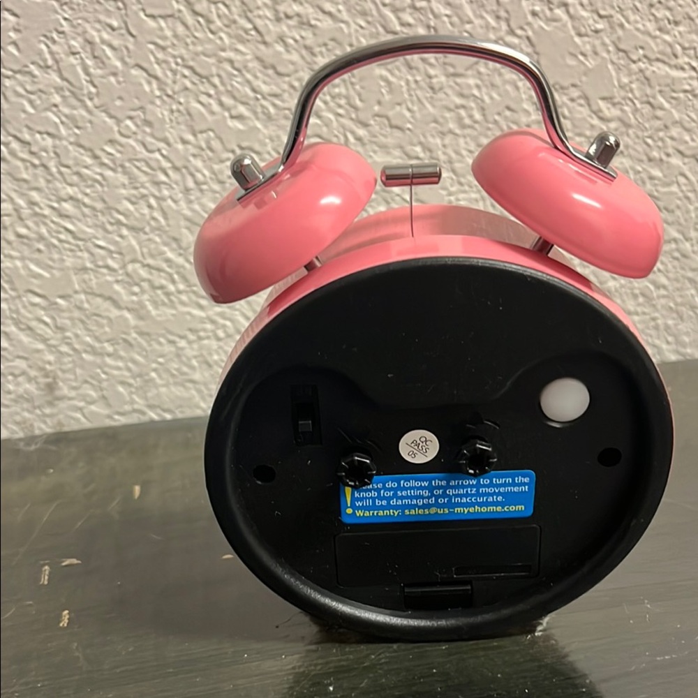 Pink Retro looking Alarm Clock - Picture 3 of 4